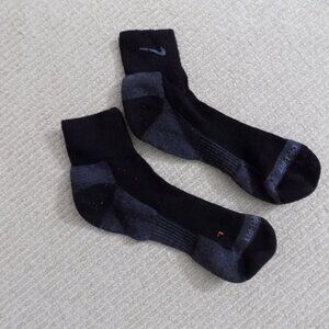 MENS NIKE DRI FIT BLACK QUARTER RUNNING SOCKS
